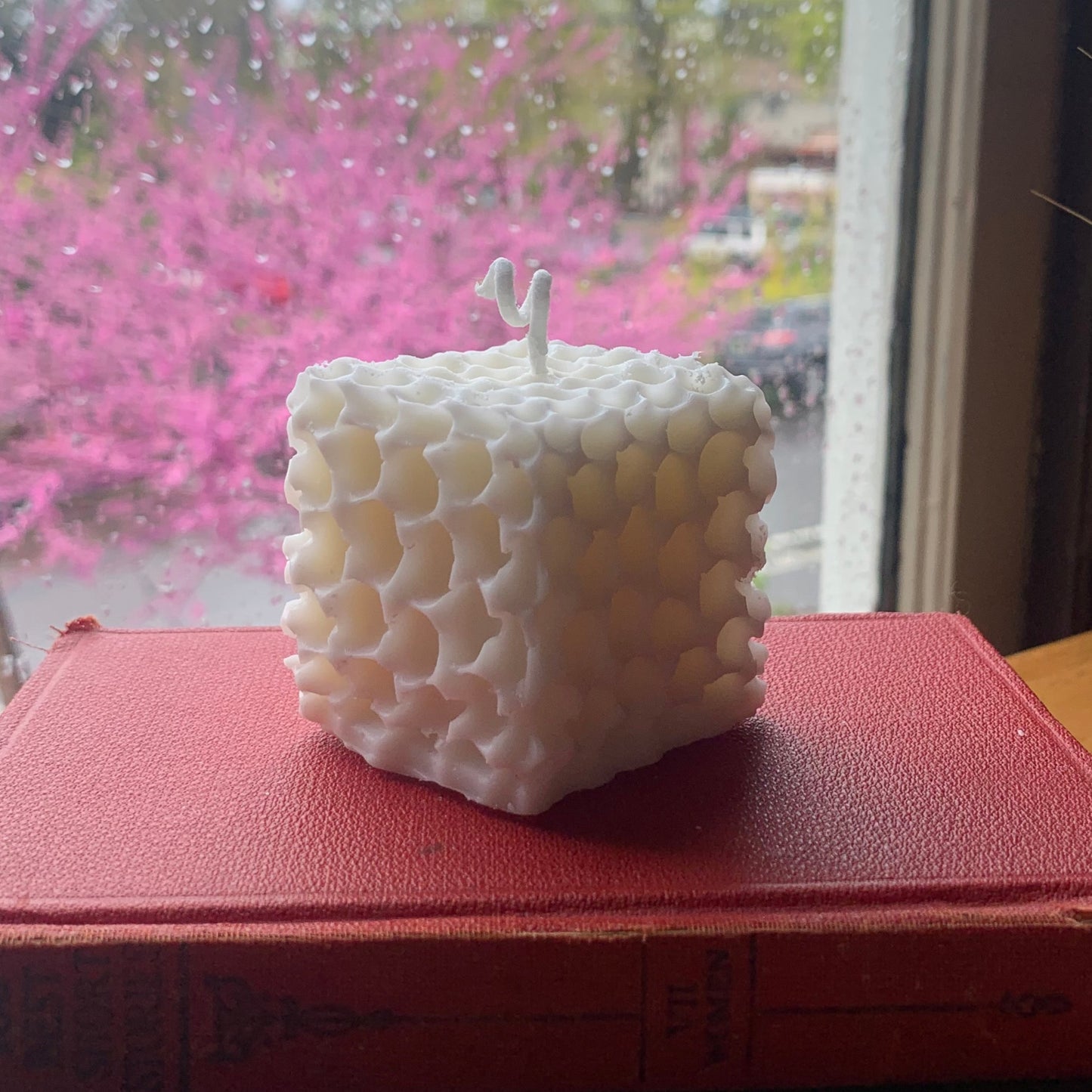 The Honeycomb Box Candle